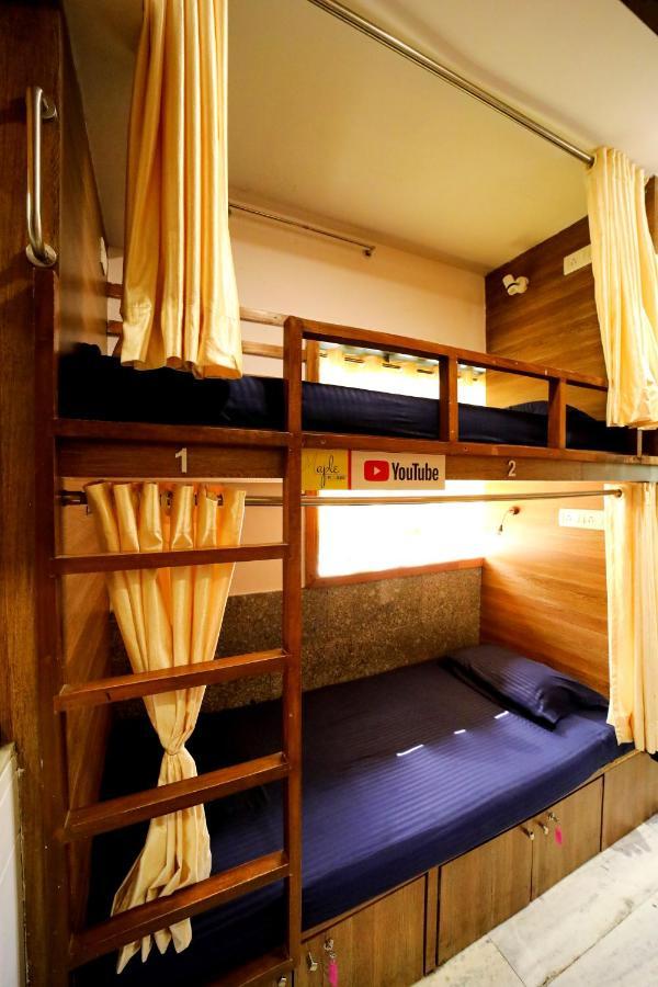 Maple Social Hubz-Hostel Mumbai Exterior photo