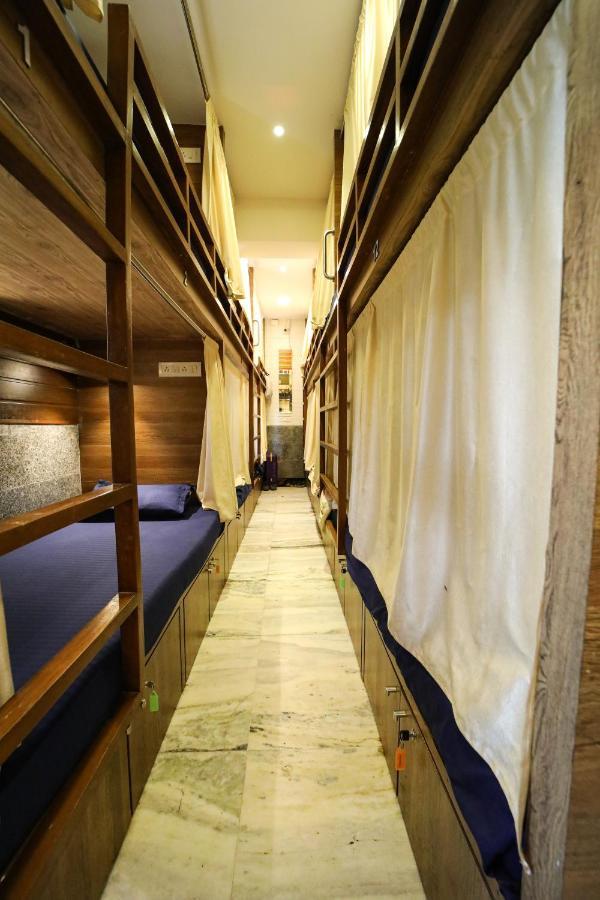 Maple Social Hubz-Hostel Mumbai Exterior photo